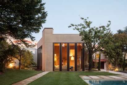Exterior view of Casa 2 Porto by Bak Gordon Arquitectos from the garden