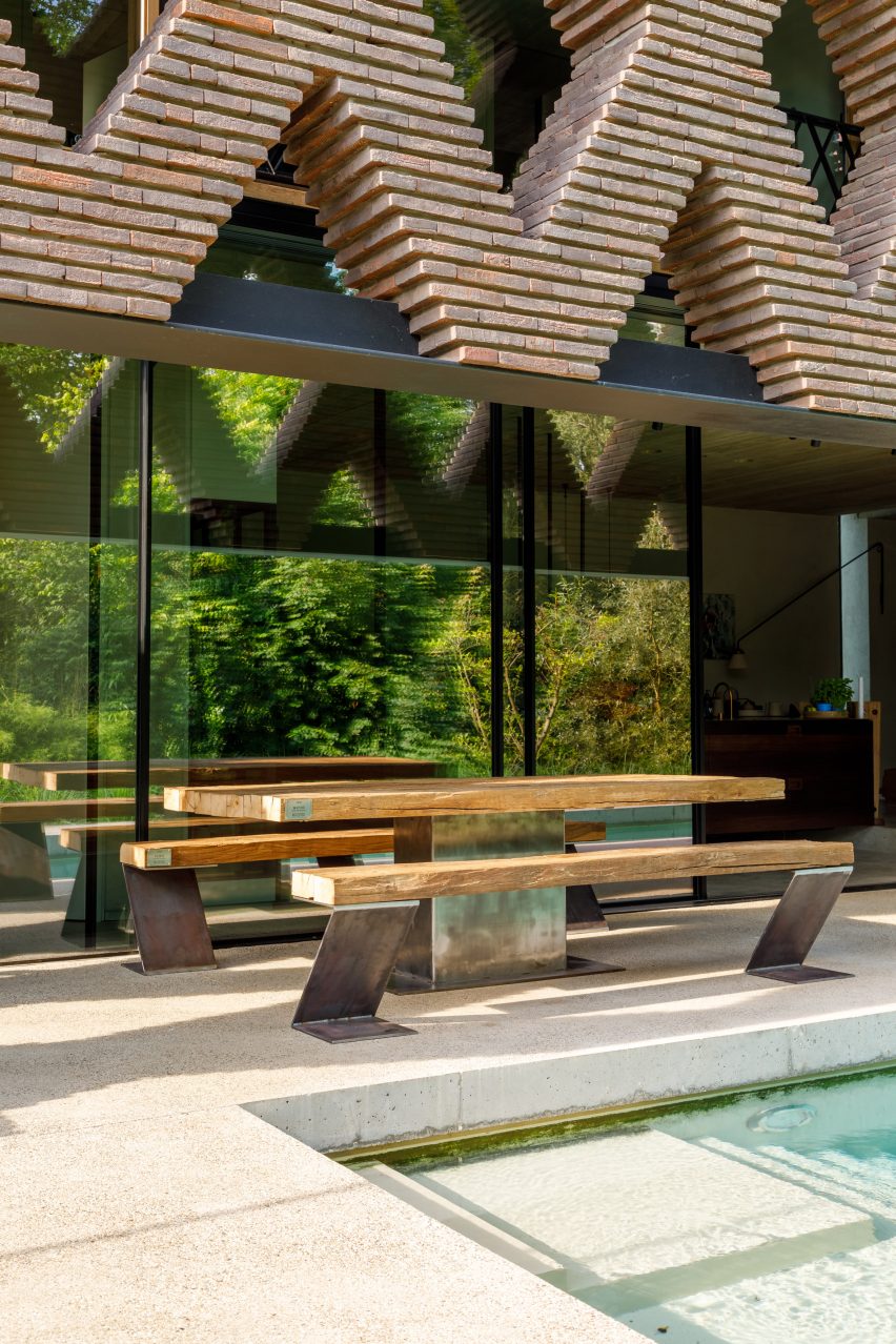 The Bocuse dining table used in an outdoor poolside setting