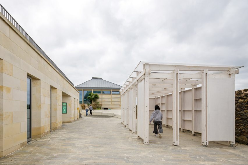 Calton Hill Play Shelter