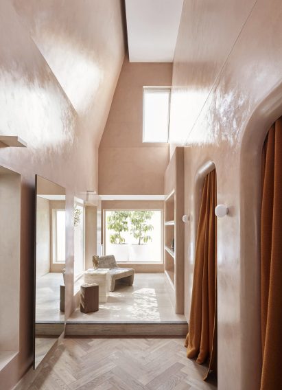 Plaster interiors of Camilla and Marc store in Melbourne by Akin Atelier