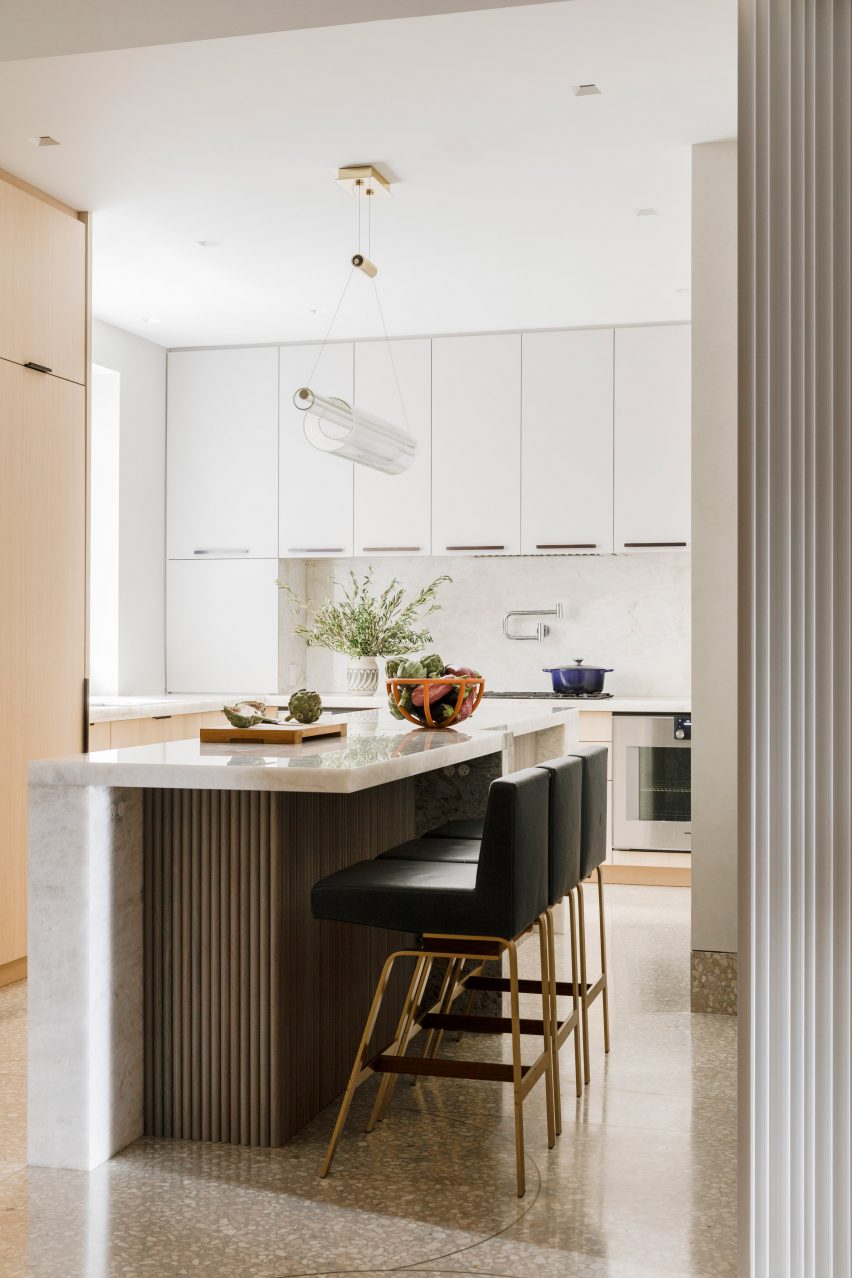 Carnegie Hill apartment by MKCA