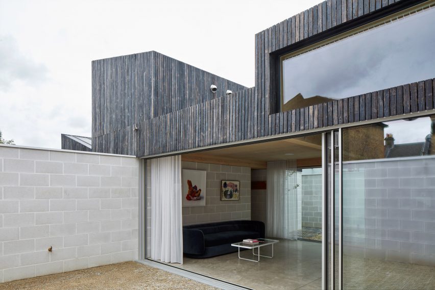 Catching Sun House facade