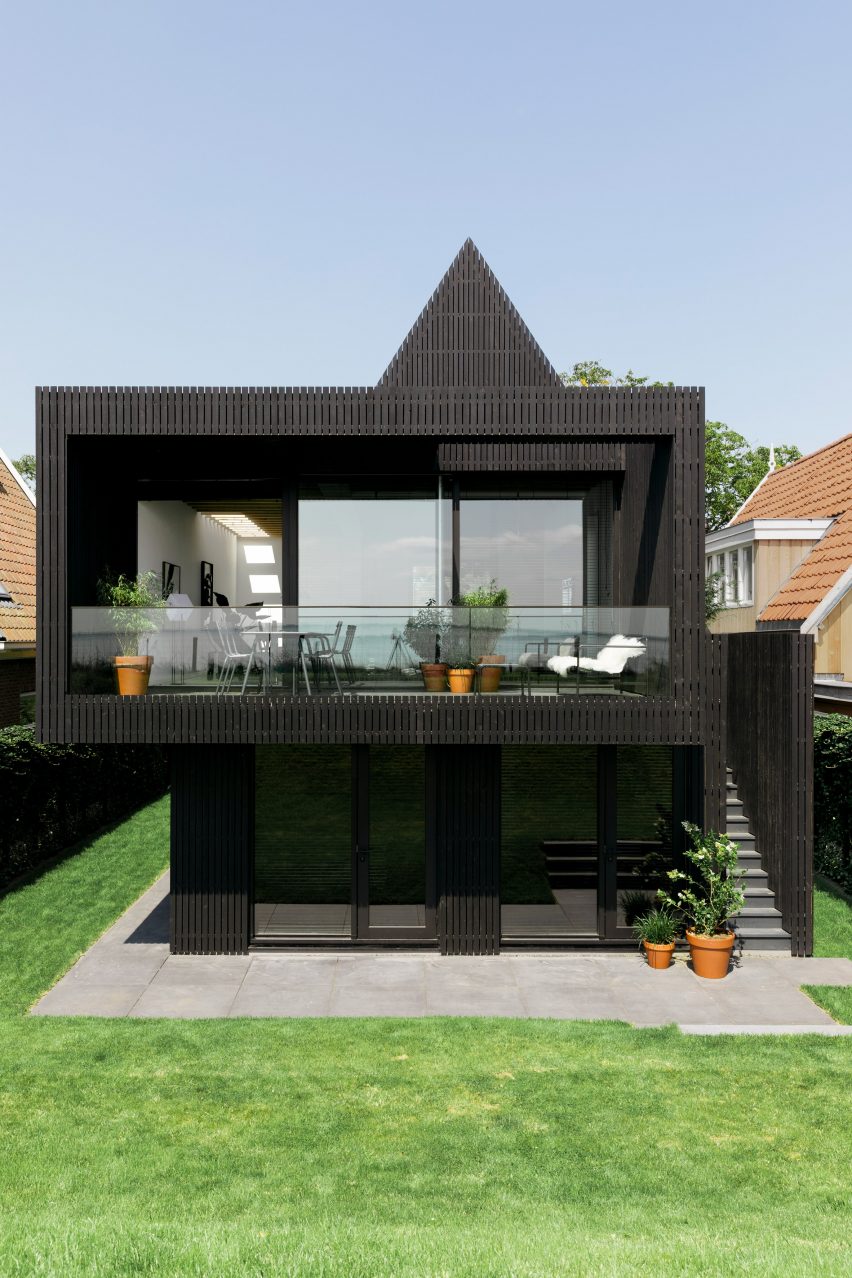 House With A View was designed by Chris Collaris and Frederik Roijé