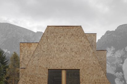 Spruce shingle cladding