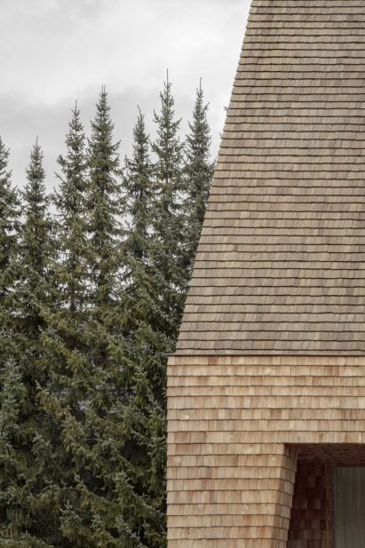 Spruce shingle cladding