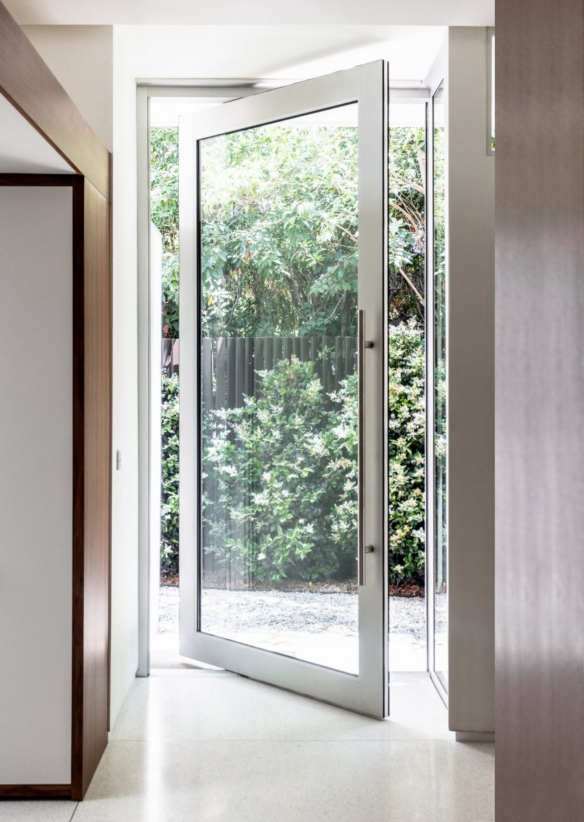 Pivoting door