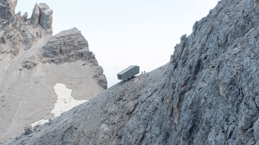 Image of the cabin on a cliff edge