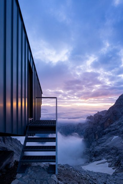Image of the steps up to the interior of the Bivouac Fanton cabin