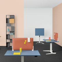 Follow Me table by Mara