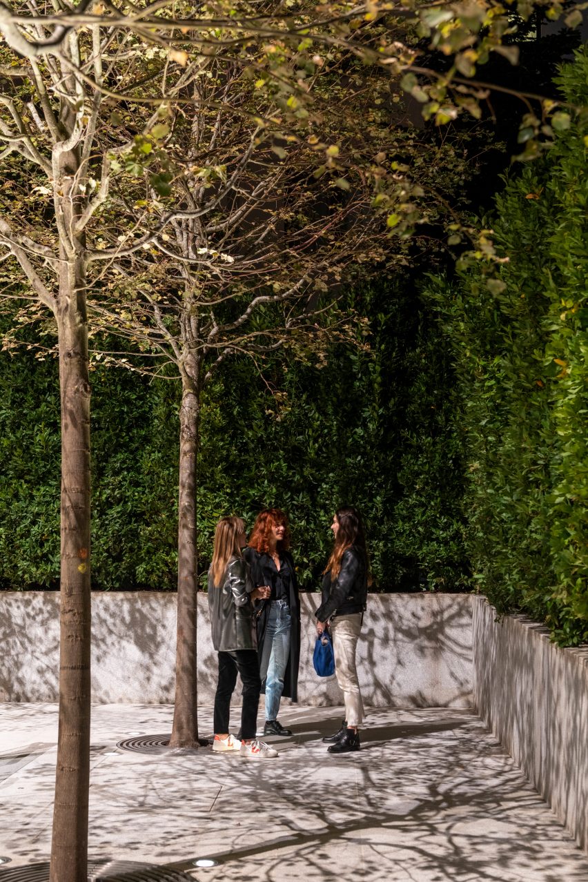 Garden spaces at the Bagdat Caddesi Apple Store