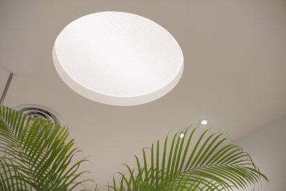 Light floors through a circular opening