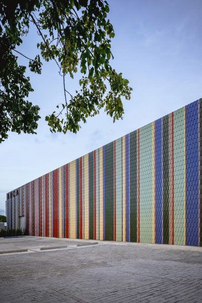 Grupo Arca showroom in Miami features stripy tiled facade