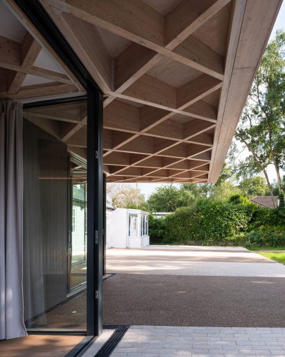 Glazed facade of House for Theo and Oskar by Tigg + Coll