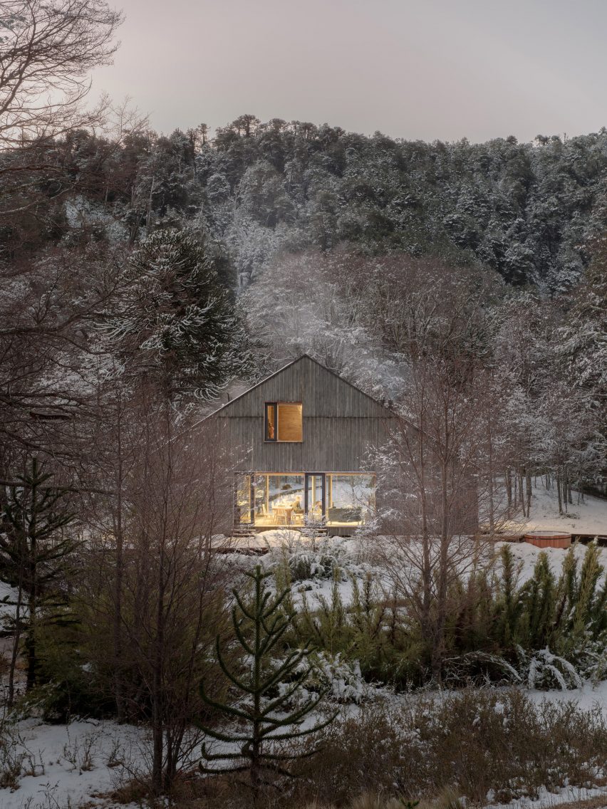 Iragüen Viñuela Arquitectos ski cabin