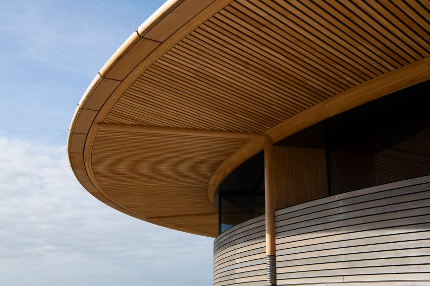 Le Dôme winery exterior