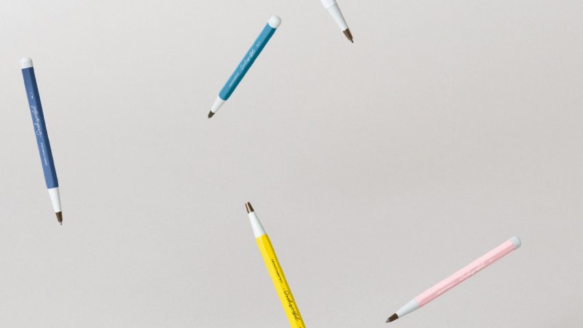 Pens falling through air