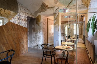 Tiled walls in Lolita Eipprova by Triiije