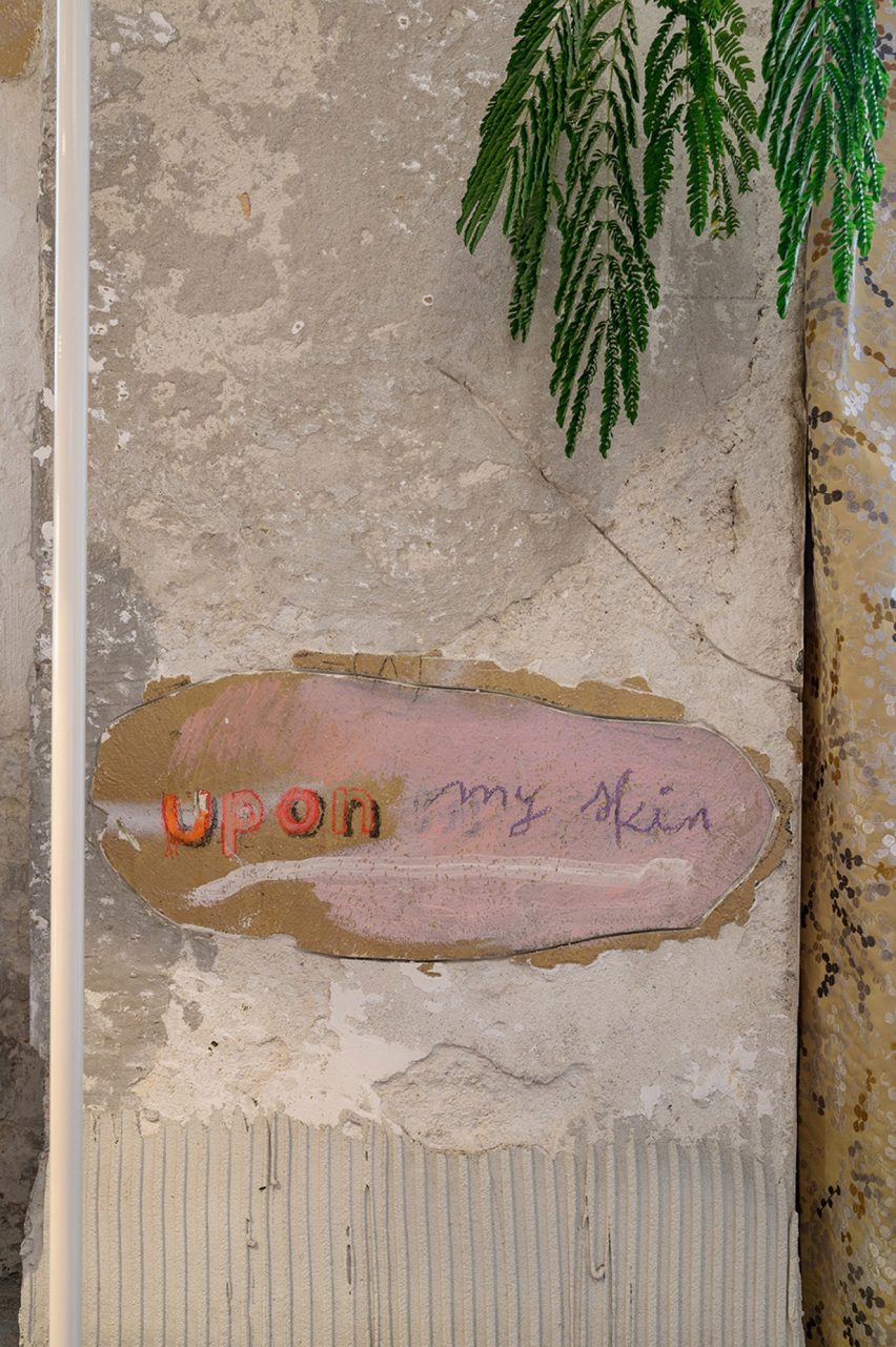 Sign age reading "Up on my skin" in Lolita Eipprova by Triiije