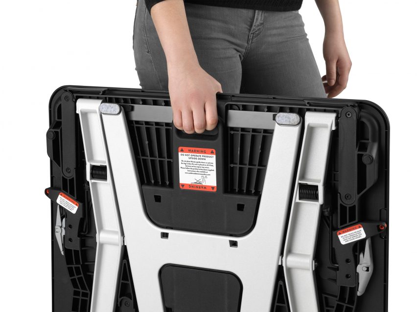 Carrying a Monto sit stand riser