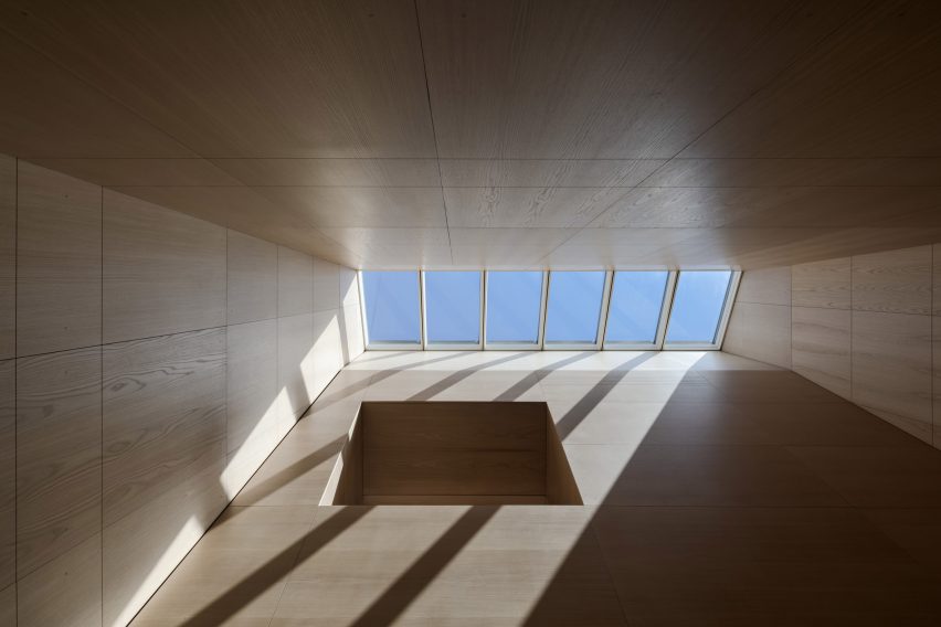 Double-height lightwell