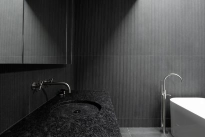 Black bathrooom