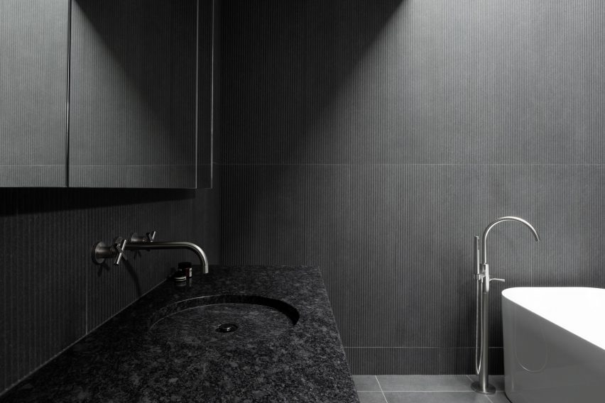 Black bathrooom
