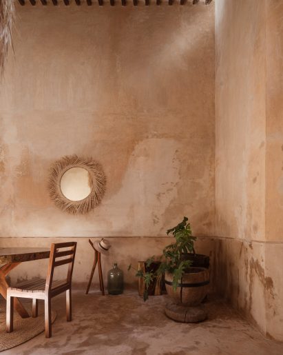 Hotel by Punto Arquitectónico and Paolo Sarra