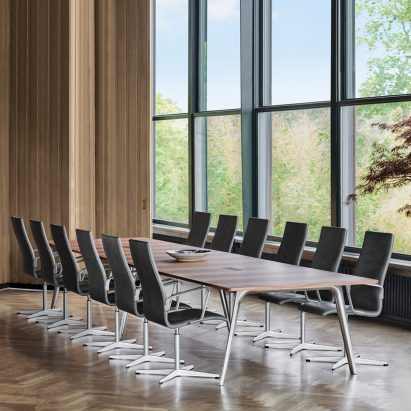 Image of the Pluralis table used for in a boardroom with rows of black chairs