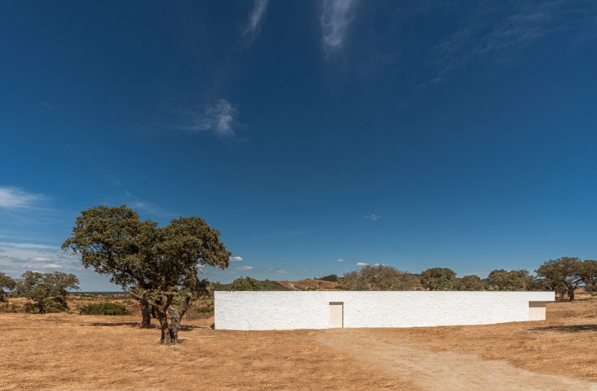 Casa da Volta is a Portuguese holiday home that was designed by Promontorio