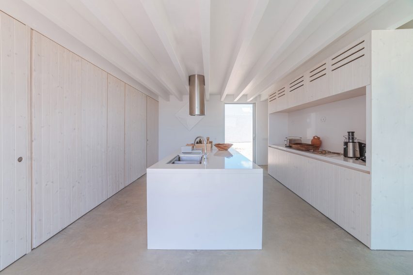 Casa da Volta is a Portuguese holiday home that was designed by Promontorio