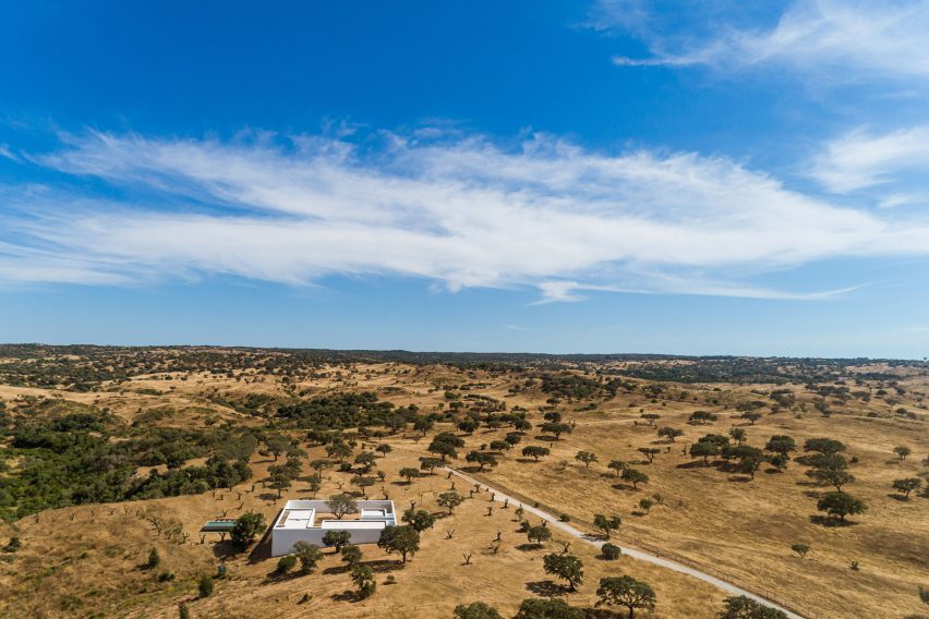 Casa da Volta is a Portuguese holiday home that was designed by Promontorio