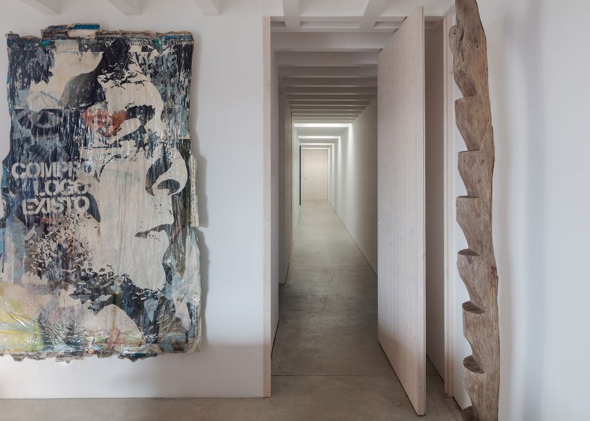 Casa da Volta is a Portuguese holiday home that was designed by Promontorio