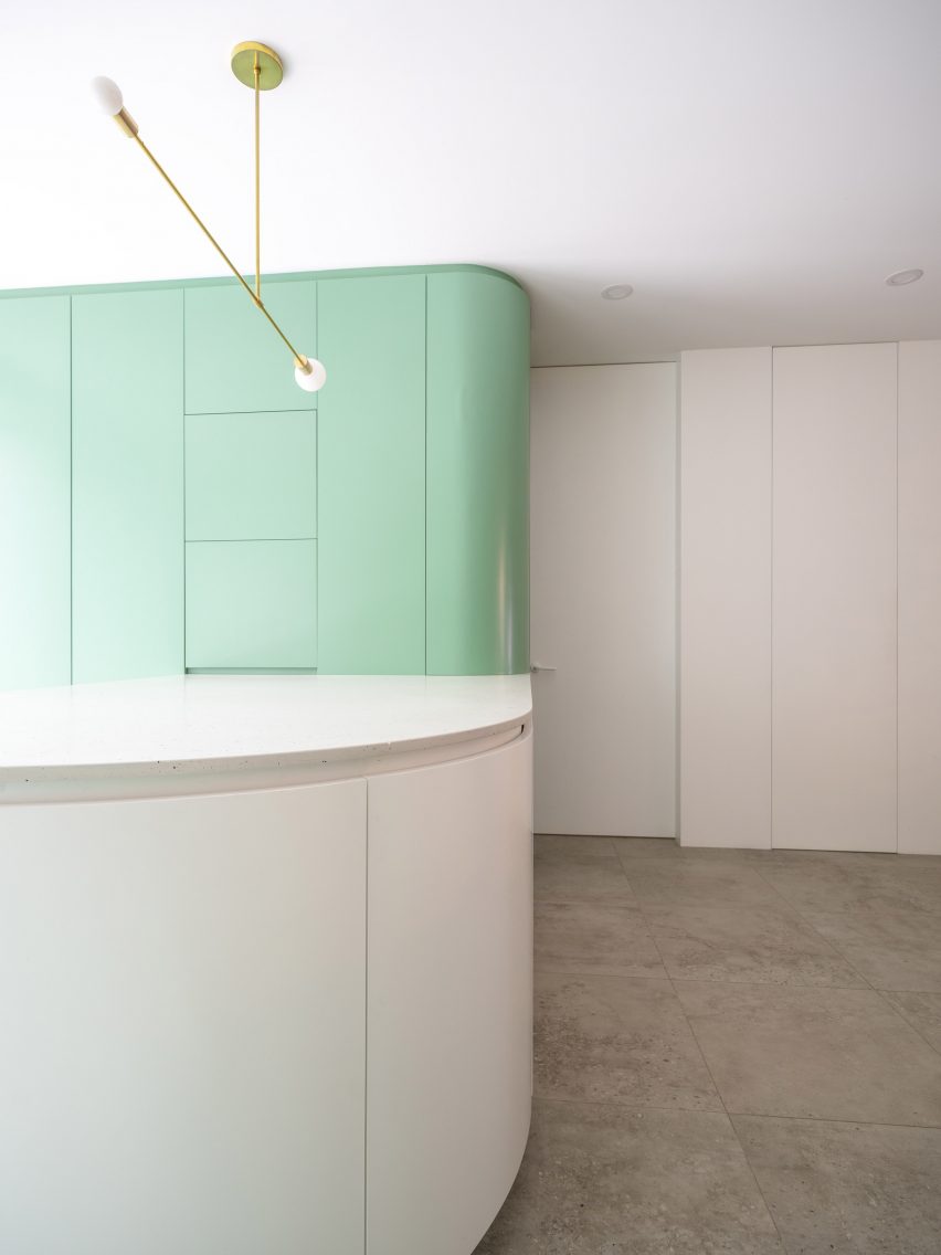 Montreal apartment by Naturehumaine
