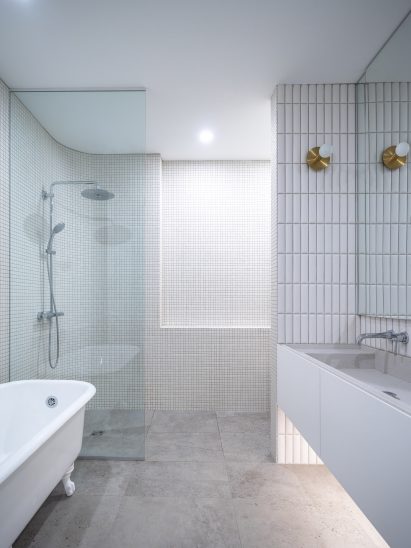 Clawfoot tub in Montreal apartment