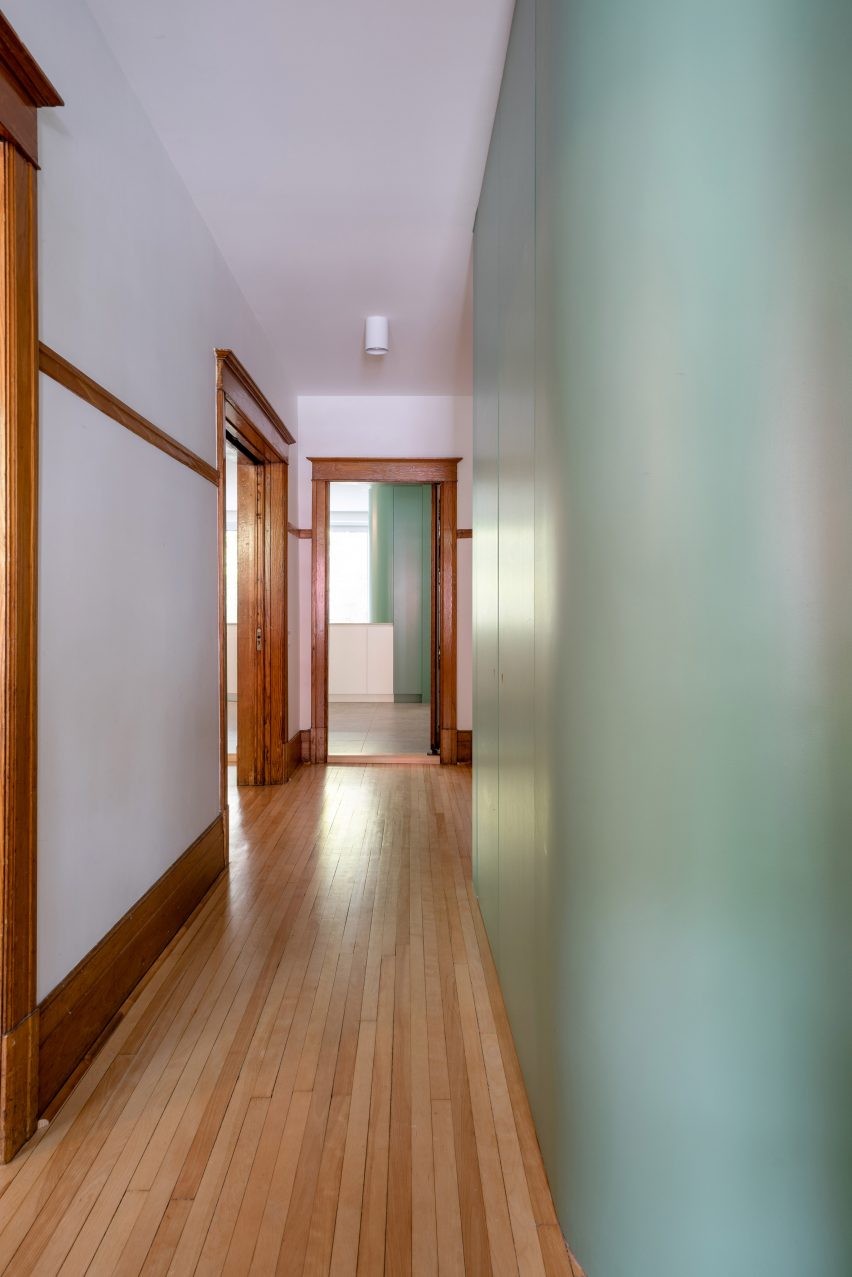 Montreal apartment by Naturehumaine