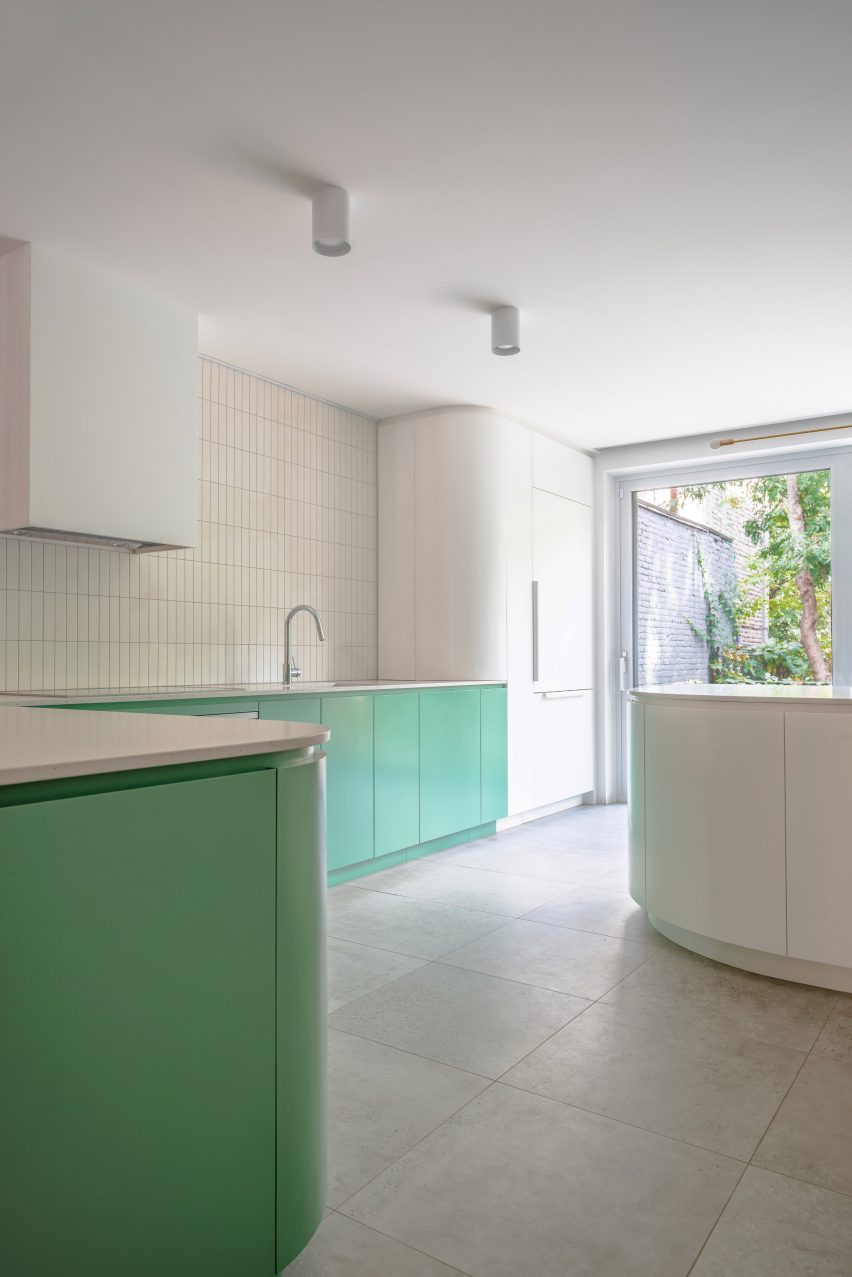 Montreal apartment by Naturehumaine