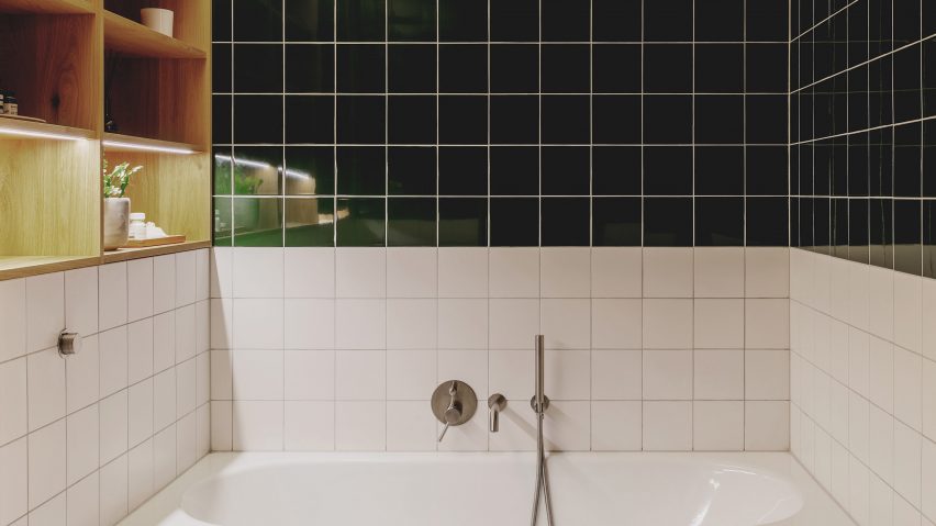 Retro green bathroom