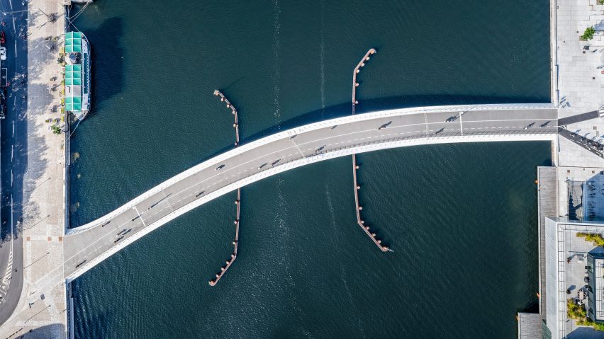 The Lille Langebro bridge has a curved form