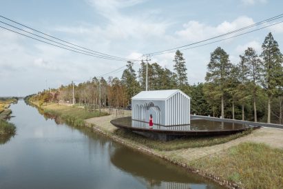 Polycarbonate pavilion by Wutopia Lab