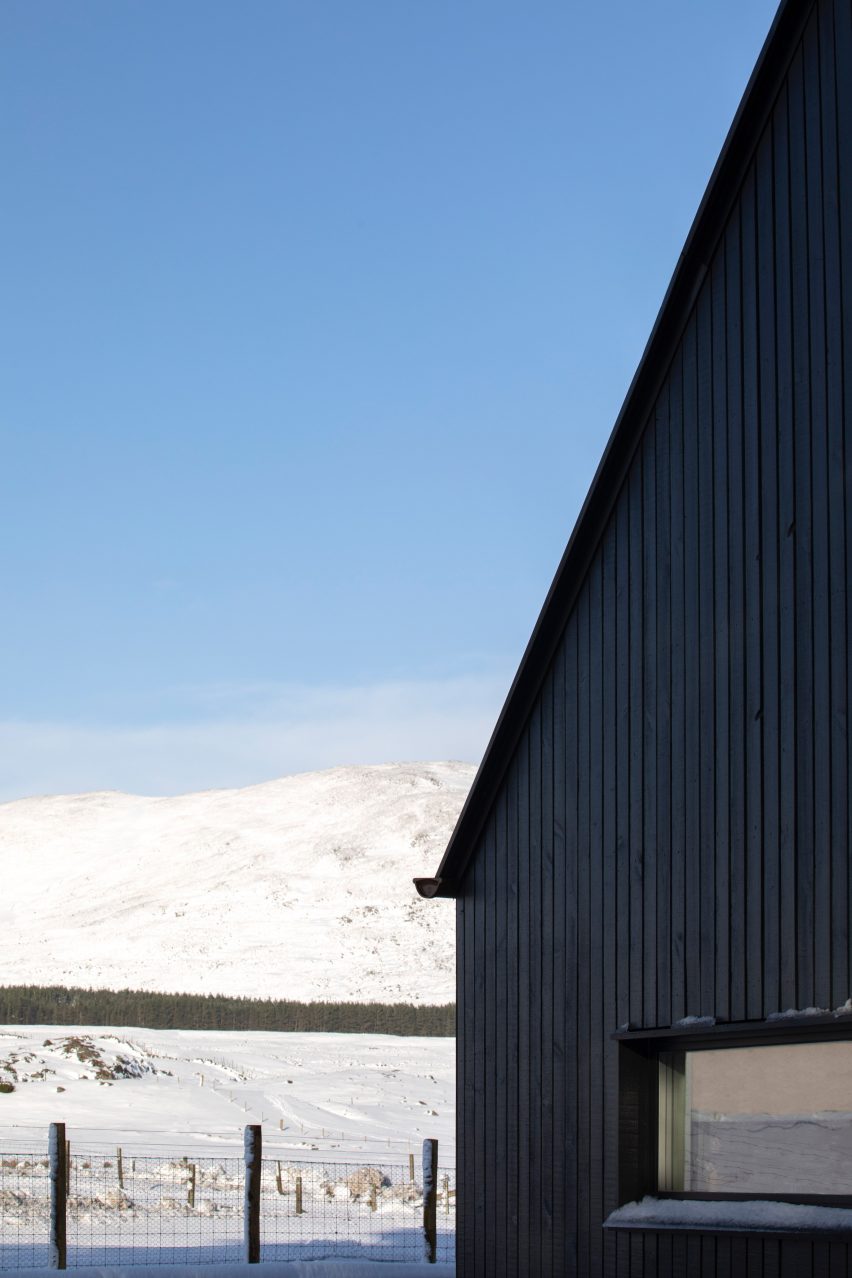 Strone Glenbanchor cottage by Loader Monteith Architects