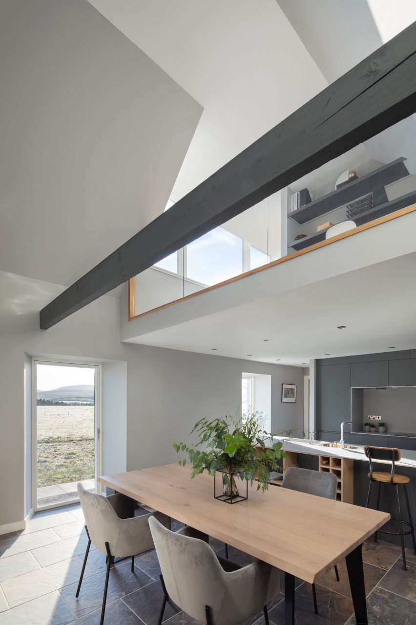 Strone Glenbanchor cottage by Loader Monteith Architects