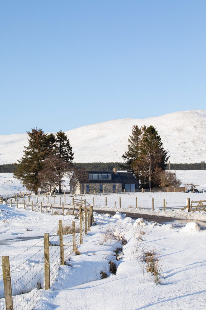 Strone Glenbanchor cottage by Loader Monteith Architects