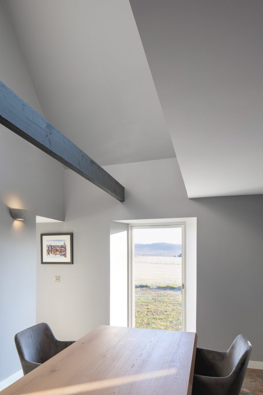 Strone Glenbanchor cottage by Loader Monteith Architects