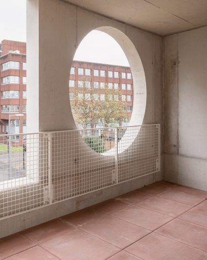 Image of a circular opening on a balcony