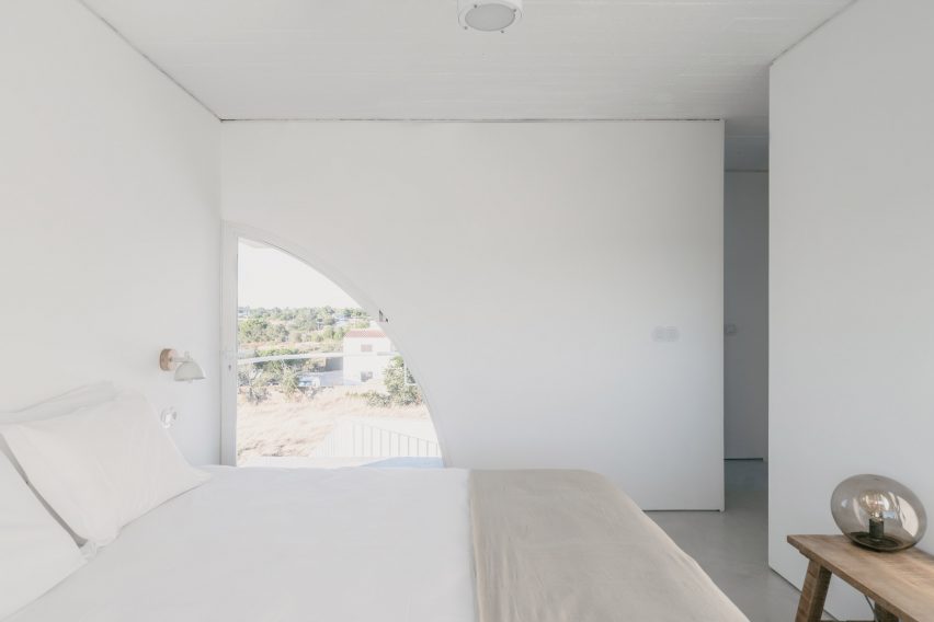 Casa Cabrita Moleiro is a Portuguese holiday home by Atelier Data