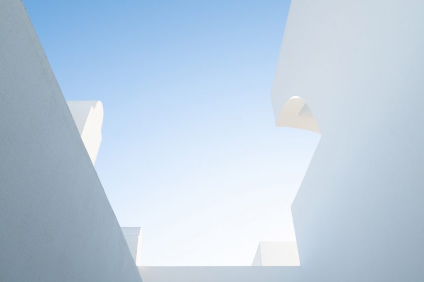 Casa Cabrita Moleiro is a Portuguese holiday home by Atelier Data