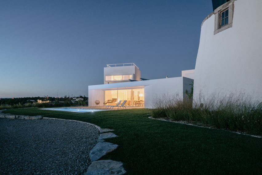 Casa Cabrita Moleiro is a Portuguese holiday home by Atelier Data