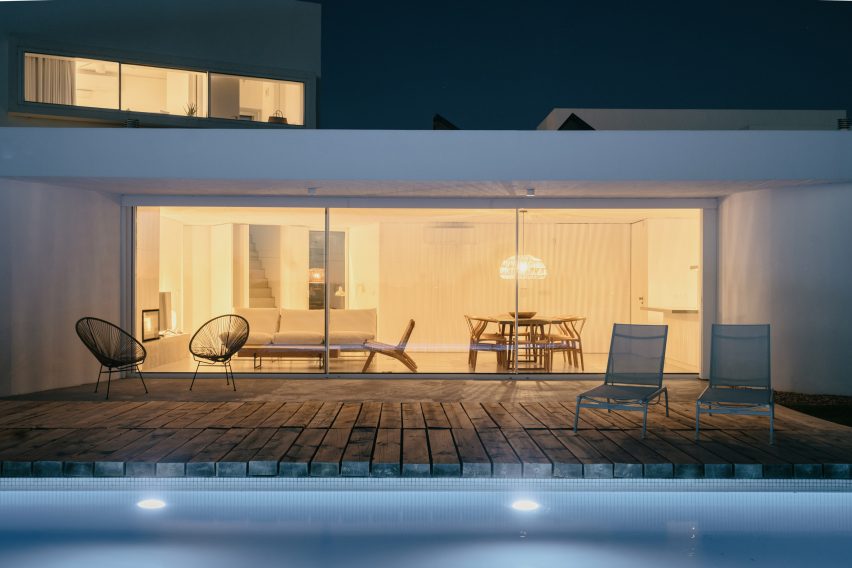 Casa Cabrita Moleiro is a Portuguese holiday home by Atelier Data