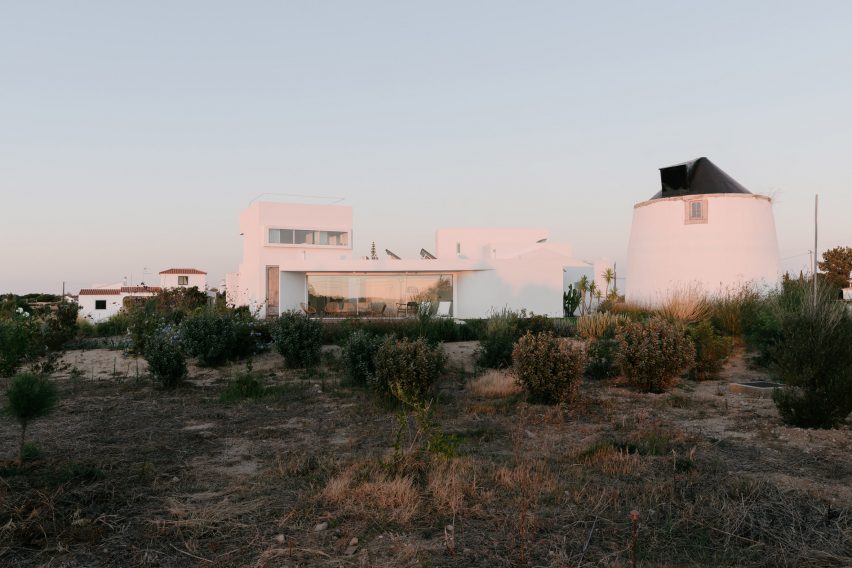 Casa Cabrita Moleiro is a Portuguese holiday home by Atelier Data