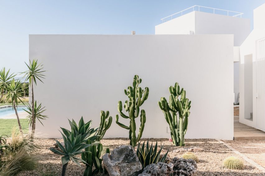 Casa Cabrita Moleiro is a Portuguese holiday home by Atelier Data